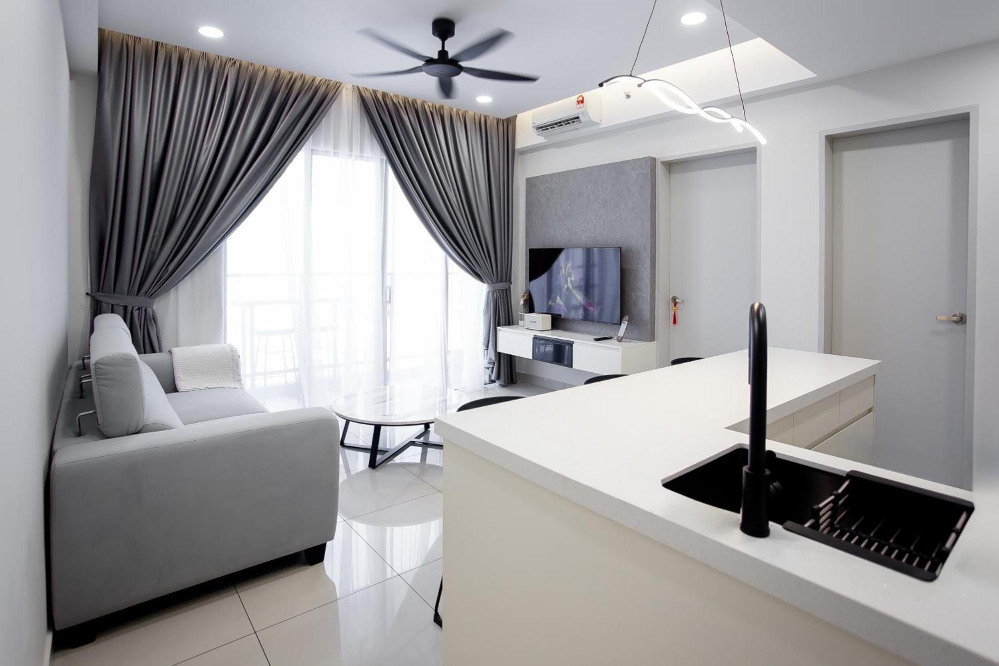 Premium Skyscraper 2-bedroom In Kl *